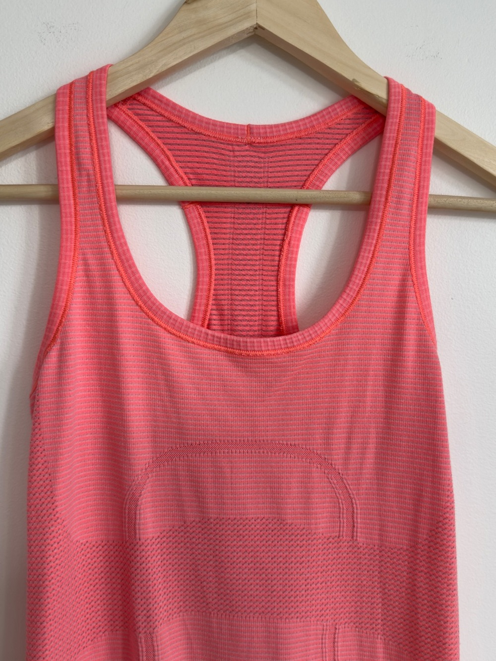 Lululemon Swiftly Tech Racerback Pink Peach Size 4 - Picture 2 of 8